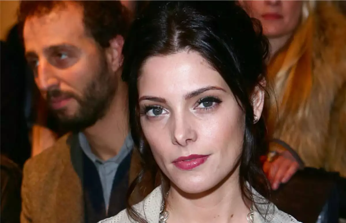 De acuerdo con el sitio TMZ la actriz esta devastada luego de que esta mañana su departamento se quemara y su mascota falleciera en el incidente.