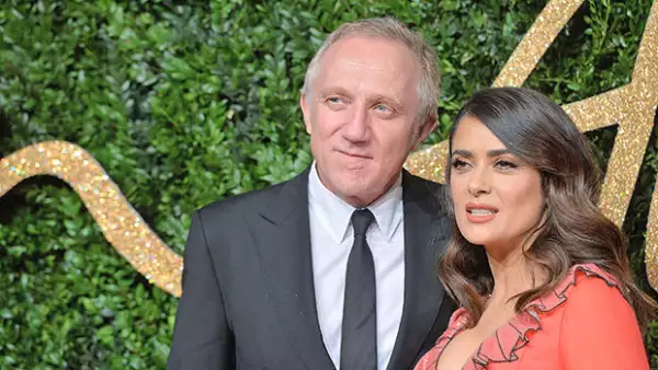 Aunque la actriz mexicana volvió a mostrar un escote de infarto, esto no fue lo que robó el spotlight en los British Fashion Awards, sino las muestras de cariño a su esposo.
