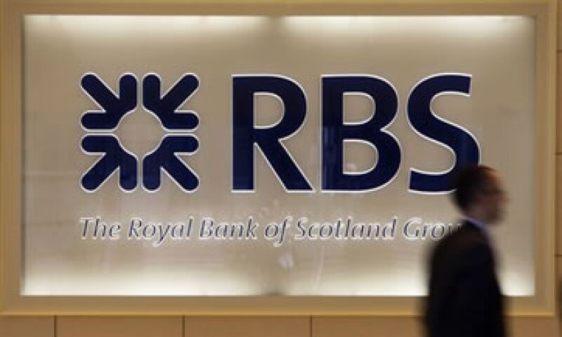 La calificadora prevé que el Gobierno siga ayudando a los grandes bancos británicos. (Foto: AP)