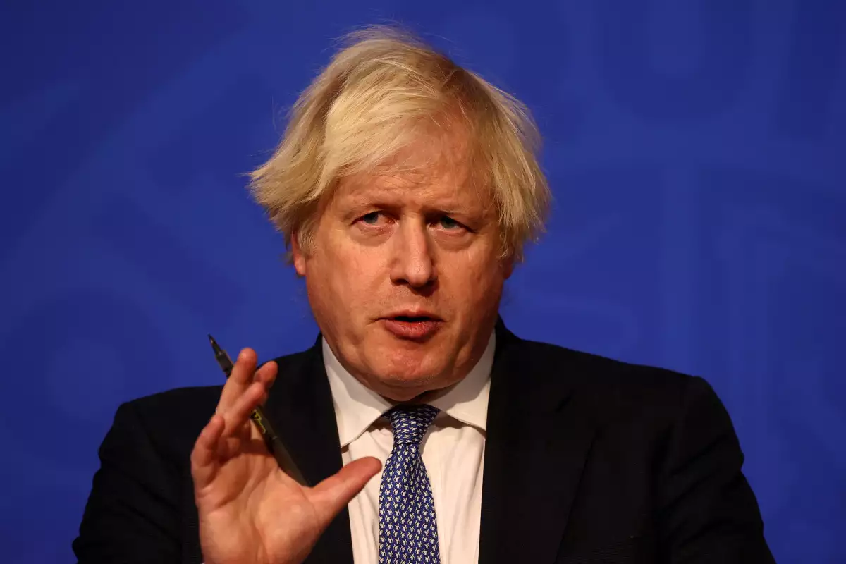 El primer ministro de Boris Johnson da una conferencia de prensa sobre el brote de COVID-19. 