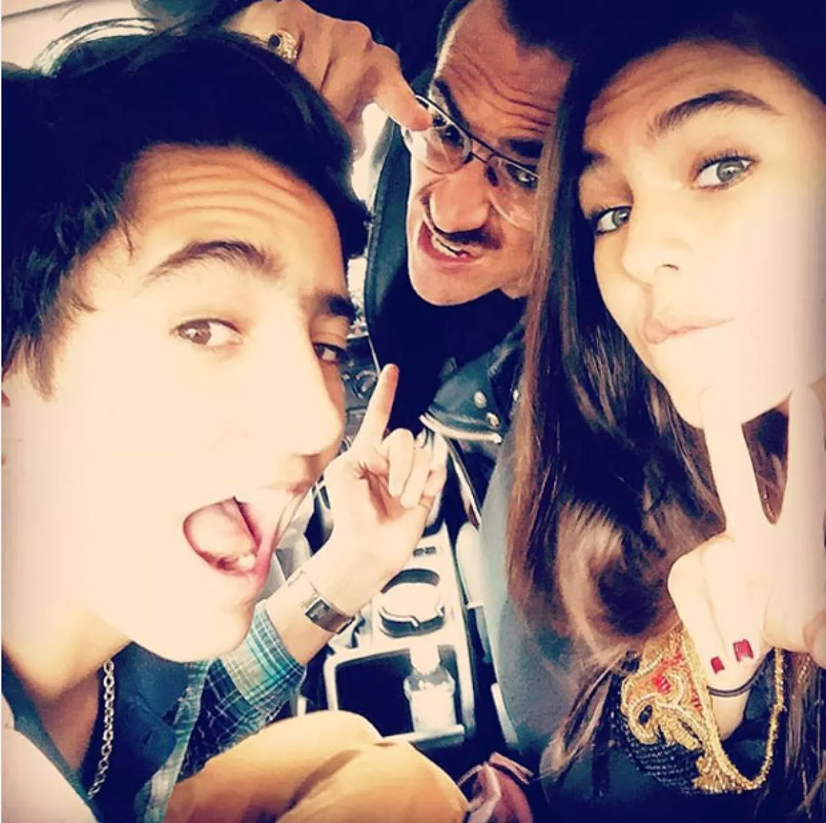 Jorge Poza con sus hijos, Romina y Sebastián.