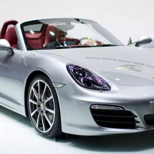 El auto tiene un nuevo cuerpo de aleación ligera, chasis renovado, mayor distancia entre ejes, , ruedas más imponentes y motor mejorado.