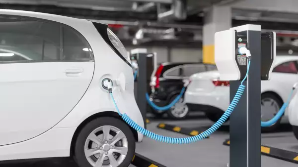 Red de cargadores públicos para autos eléctricos crece 24% y privada 25%