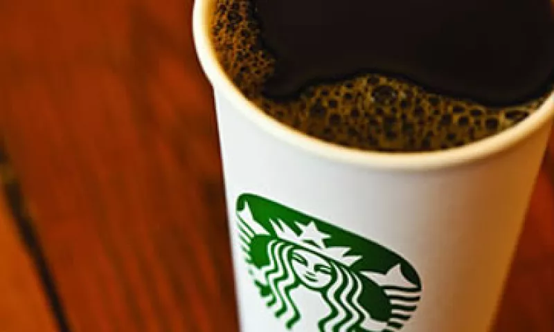 Se castigó también a Starbucks por entregar información falsa a los trabajadores, desacreditar a los dirigentes sindicales y alterar el quórum de una huelga. (Foto: Cortesía CNNMoney.com)
