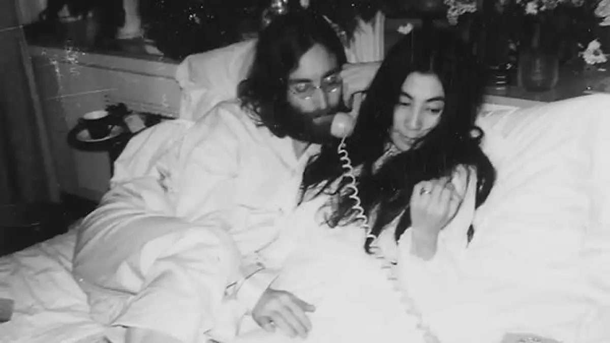 john lennon yoko ono cama