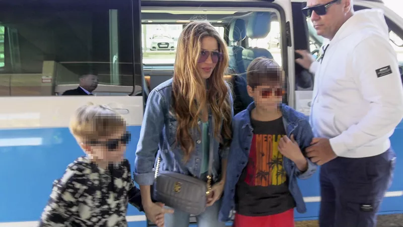 Shakira y sus hijos Sasha y Milan dejaron España