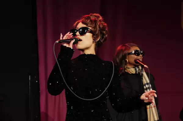 RAYE Lights Up New York At Bloomingdale's Holiday Window Unveil With Special Partner Burberry