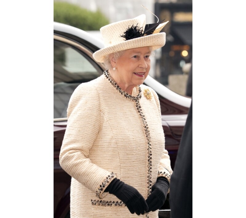 La hija de Paul McCartney reconoció que la Reina Isabel II tiene un espléndido sentido de la moda, por lo que le encantaría diseñar ropa para ella.