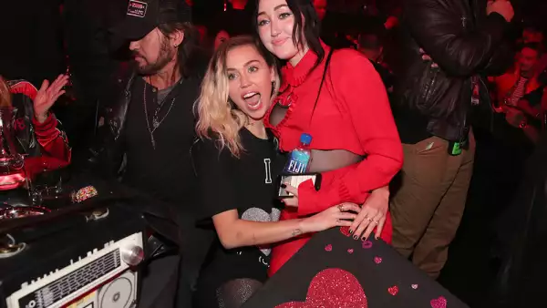 Miley y Noah Cyrus