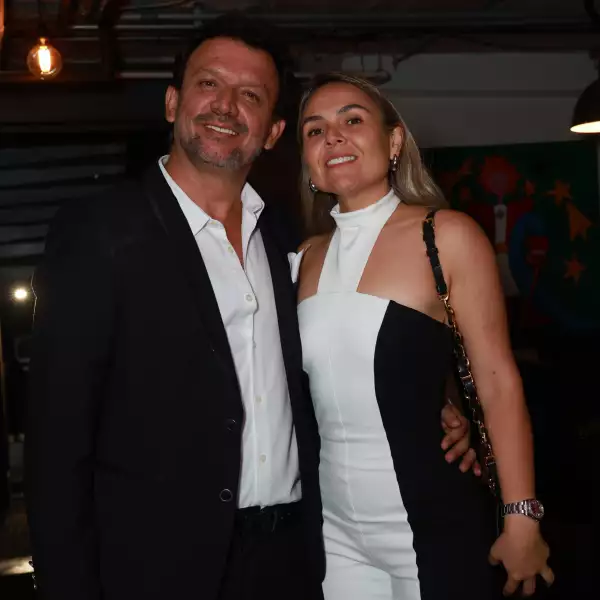 Alex Barrios y Liz Motolinia 