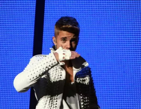 Justin no podrá beber alcohol, ni traer invitados especiales.