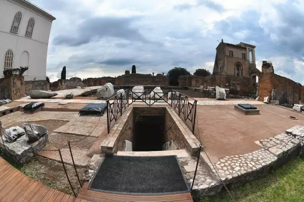 Domus Transitoria Entrada