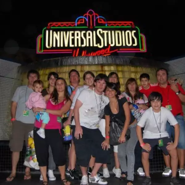 Durante un viaje a California en compañía de familiares y amigos.