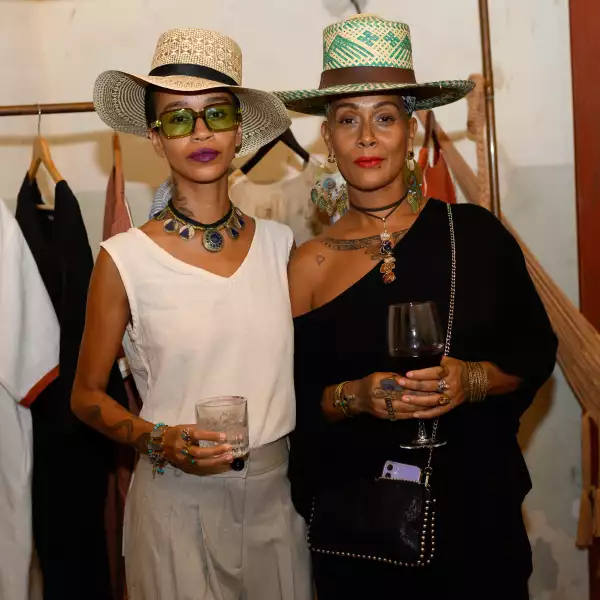 Malliha Ahmad y Esencia Wall 