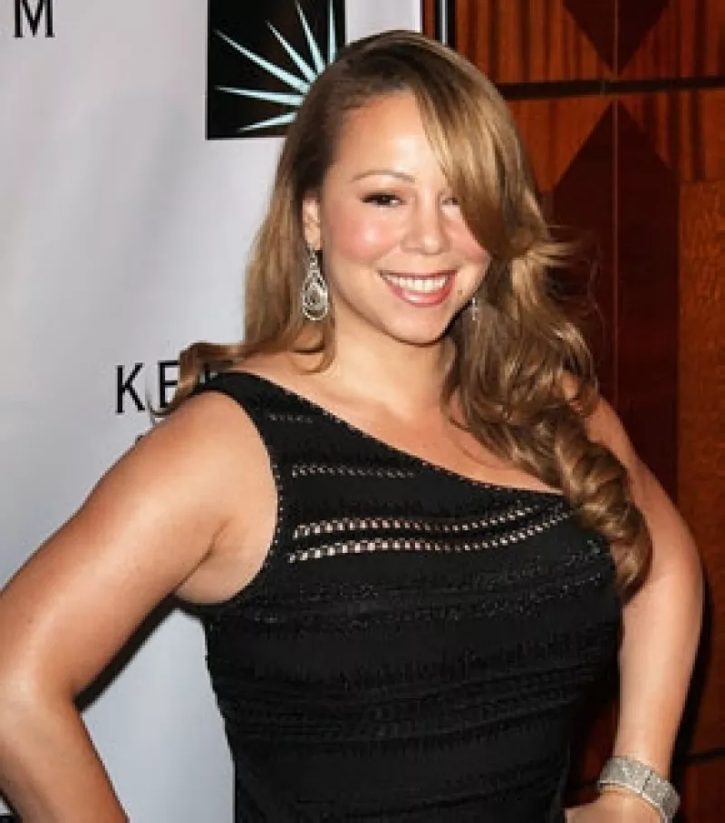 Esta tarde nacieron los hijos de la cantante, un niño y una niña, aún no se sabe cómo se llamarán pero tienen perfecta salud.