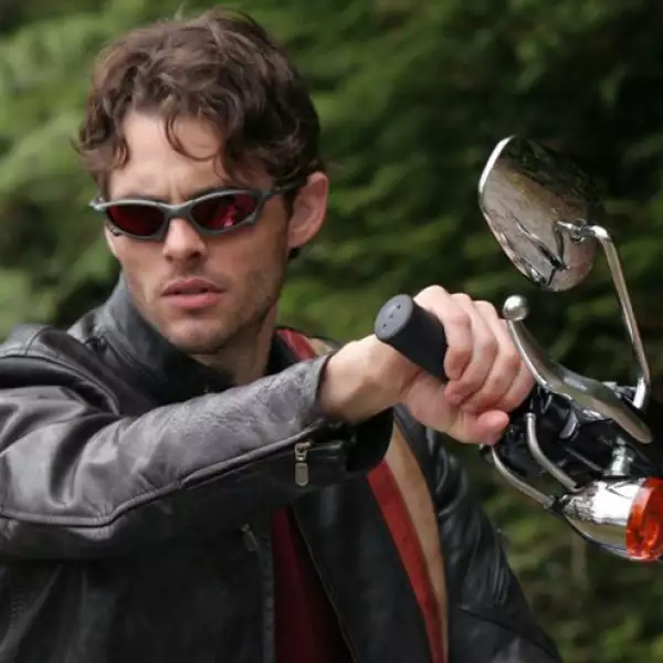 No necesitamos ver los ojos de James Marsden como Cyclops para saber que queremos que nos guiñe con su láser.