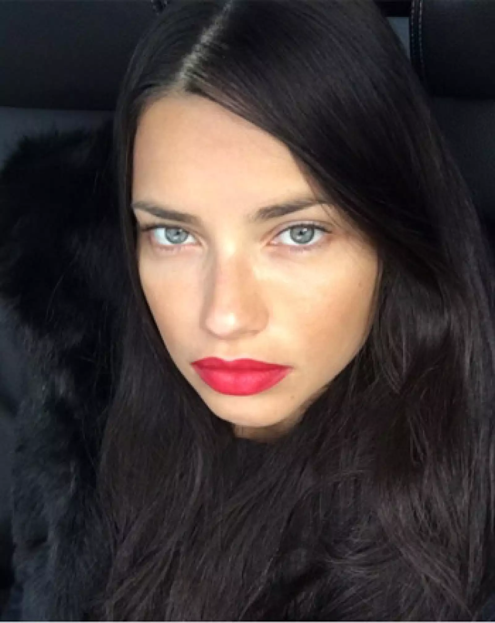Adriana Lima se despide de París