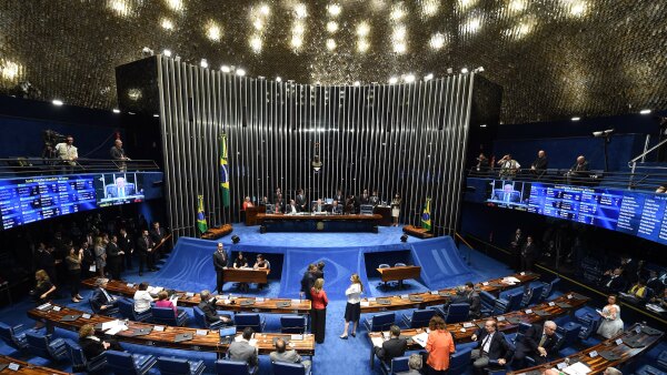 El Senado de Brasil suspendió a Dilma Rousseff por 180 días.