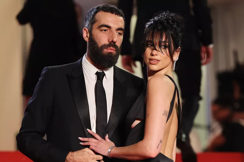 Romain Gavras y Dua Lipa 
