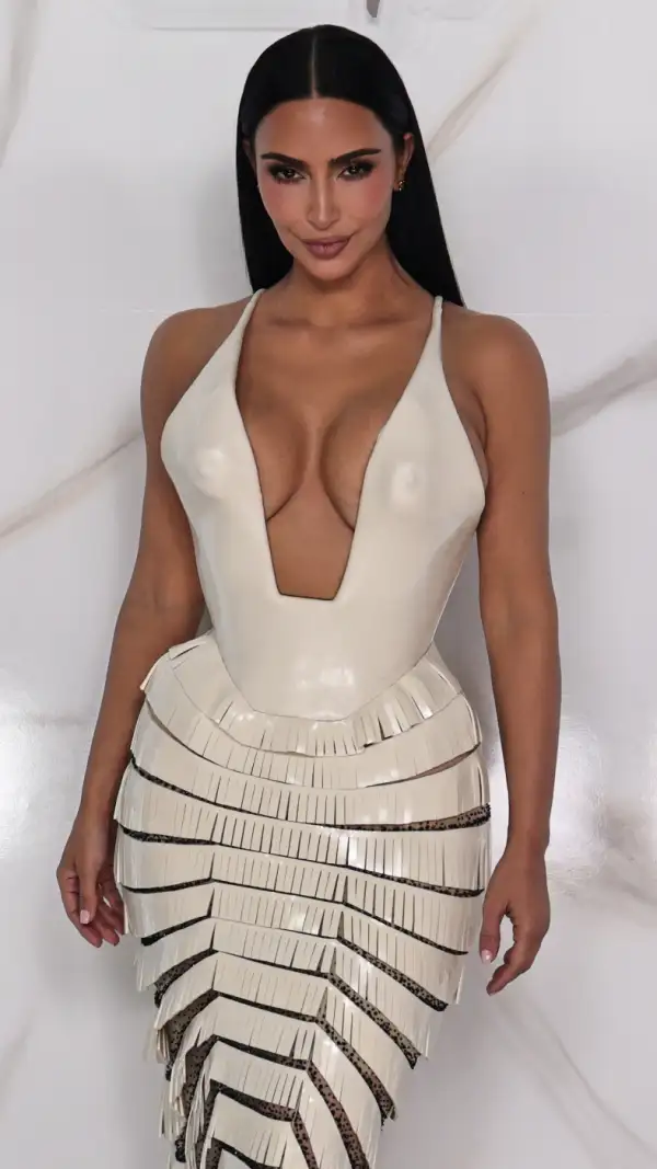 Kim Kardashian usó un diseño de Schiaparelli en el evento de promoción de 'Todo Vale' en la Ciudad de México