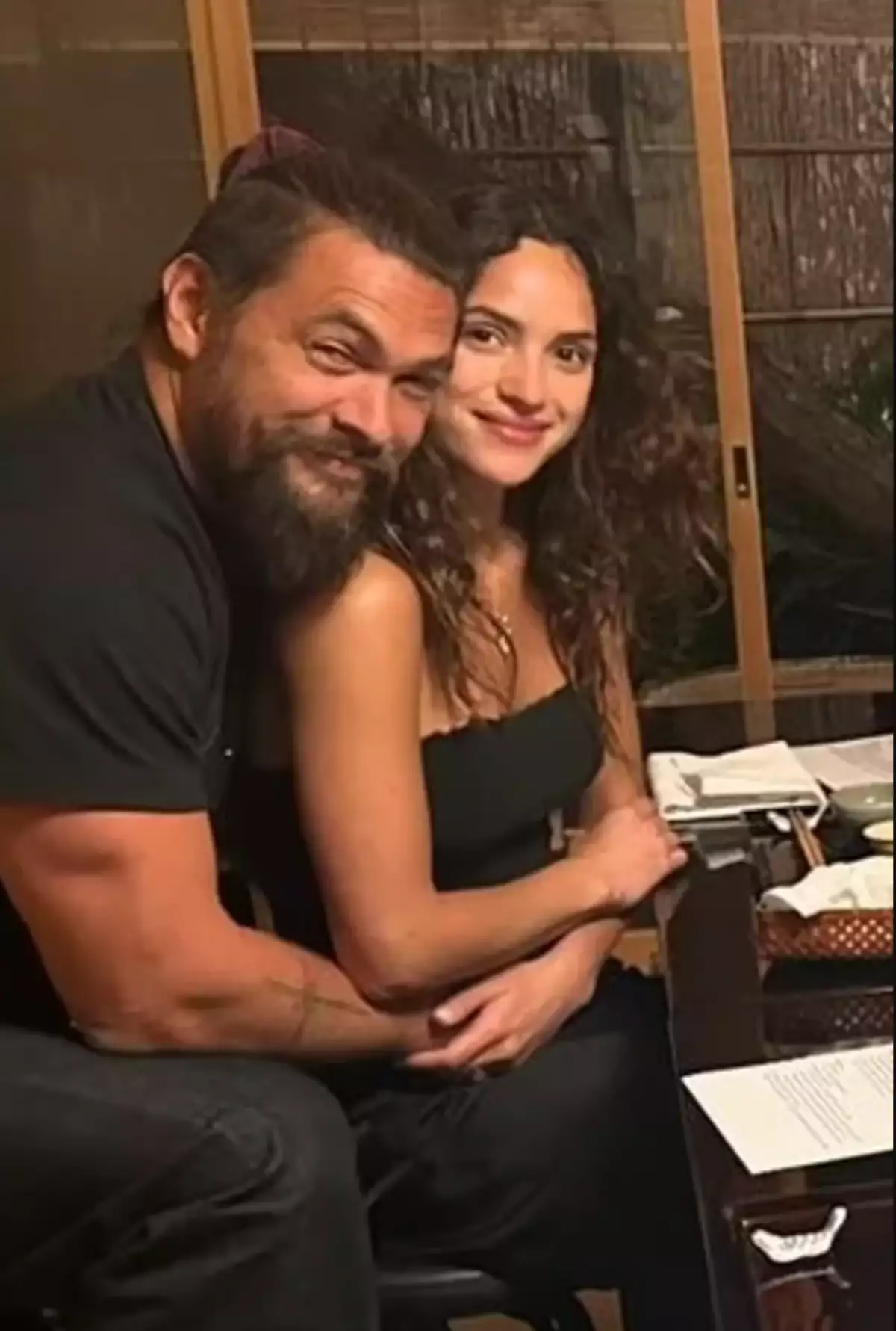 Jason Momoa y Adria Arjona
