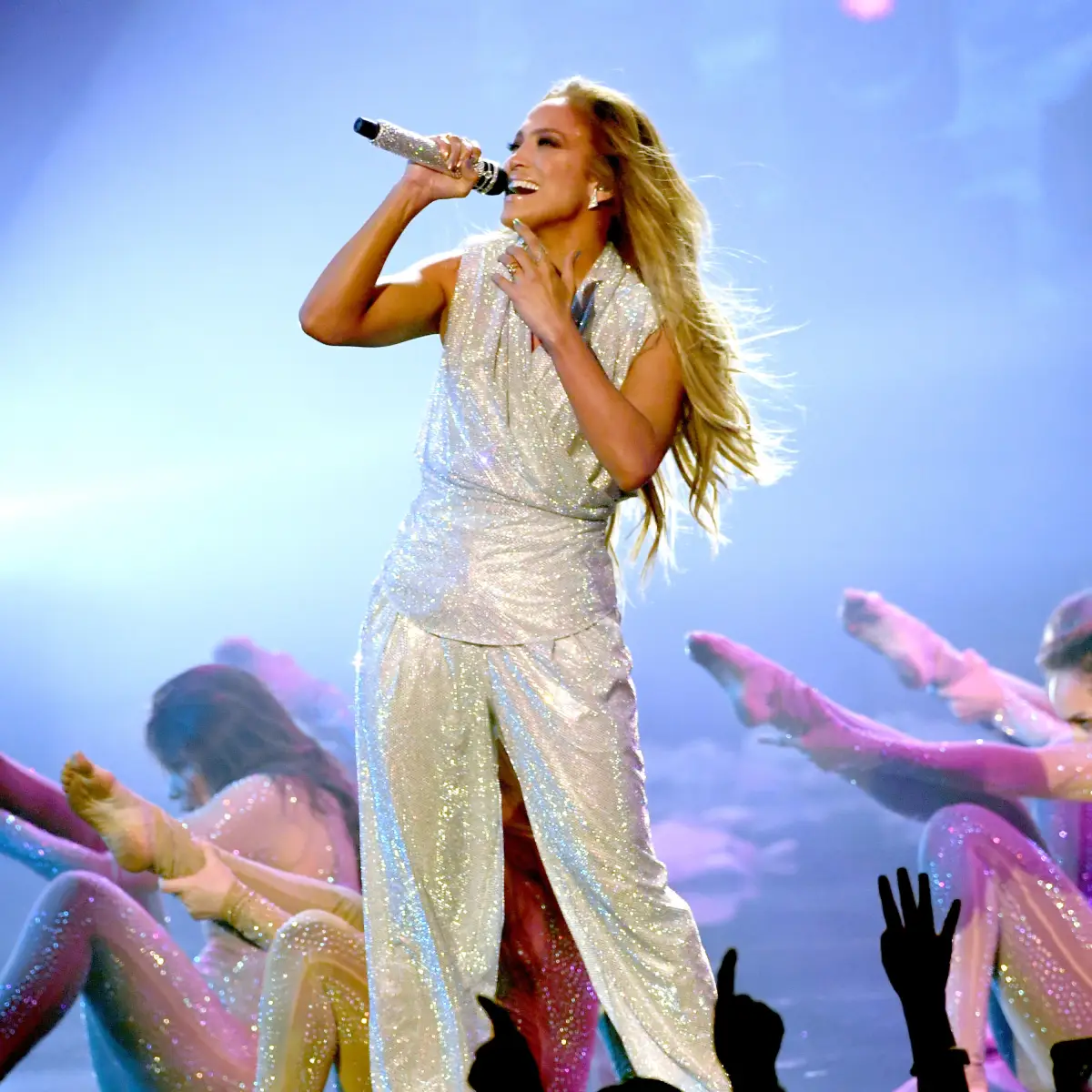 Jennifer Lopez sorprende con su actuación en los AMA