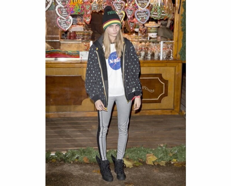 Accesorios como gorritos son un básico si las temperaturas son muy bajas. Cópiale a Cara Delevingne.