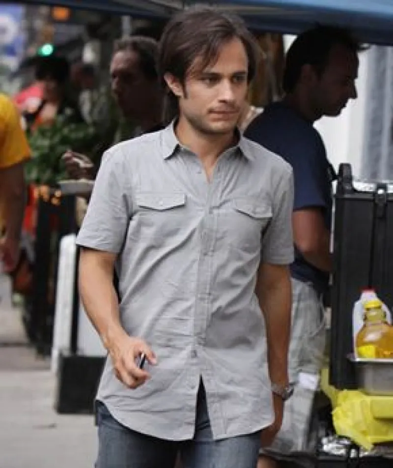 El actor mexicano se encuentra en negociaciones para estelarizar la película “Heratbound” del director Nicole Kassell, en la cual la protagonista será Kate Hudson.