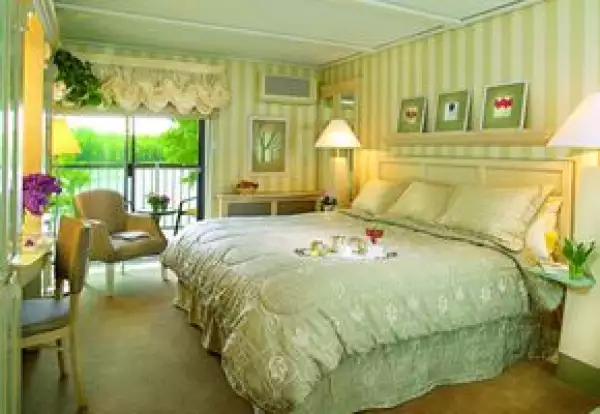 SUITES ACOGEDORAS. Hacen sentir a los huéspedes como en casa con deliciosos edredones y el calor de una chimenea.