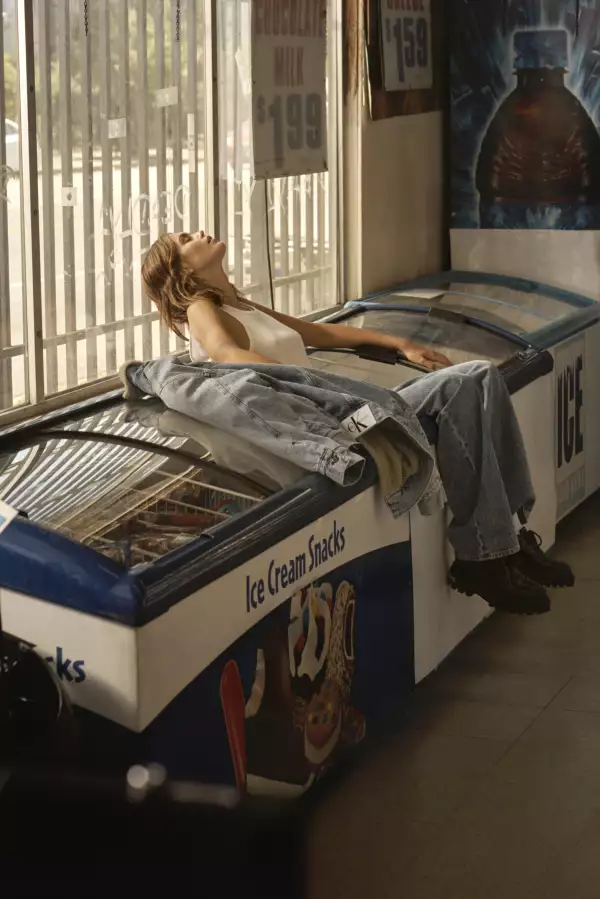 Kaia Gerber para Calvin Klein.