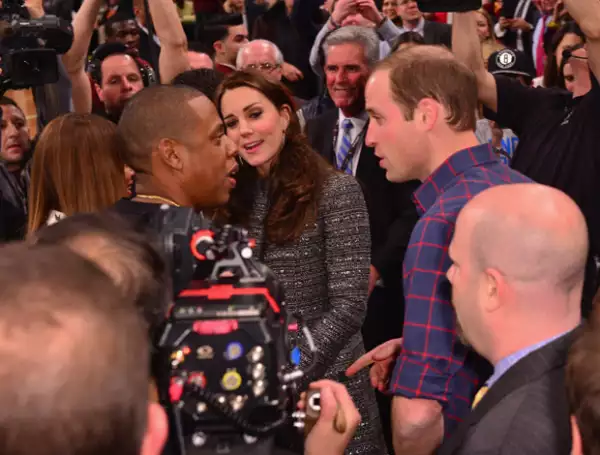 En un breve momento del partido, Beyoncé y Jay Z se acercaron a los duques para saludarlos.