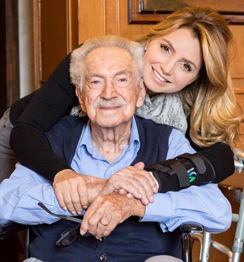 Angélica Rivera y su abuelo