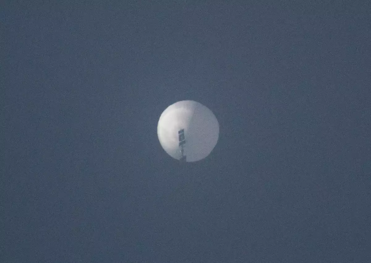 Un globo vuela en el cielo sobre Billings, Montana, EE. UU., 1 de febrero de 2023 en esta imagen obtenida de las redes sociales.