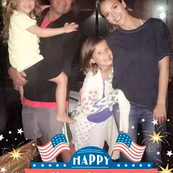 Jessica Alba celebró este importante día junto a su familia.