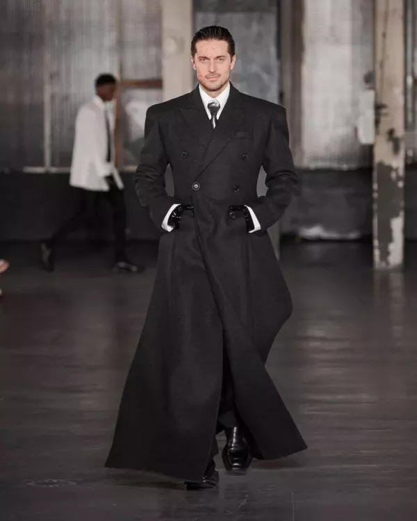 lucas bravo desfile fashion week paris