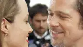 SÍ HAY AMOR. Según Brad y Angelina se separaban. Es cierto que amor no basta para mantener una relación y además, y bien dicen que éste no es eterno, pero por lo pronto esas miradas dicen que se quieren.