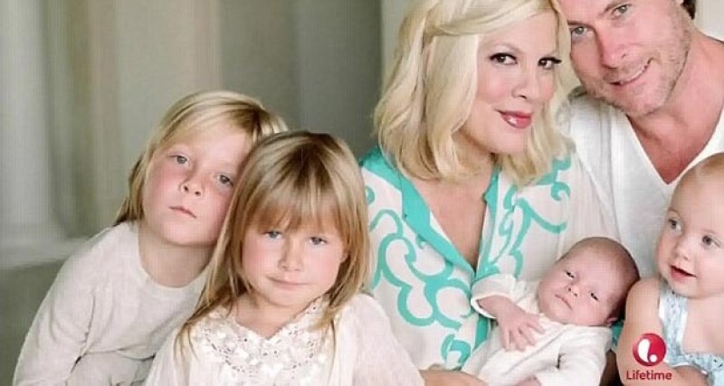 La pareja lleva 8 años de matrimonio y tiene cuantro hijos en común.