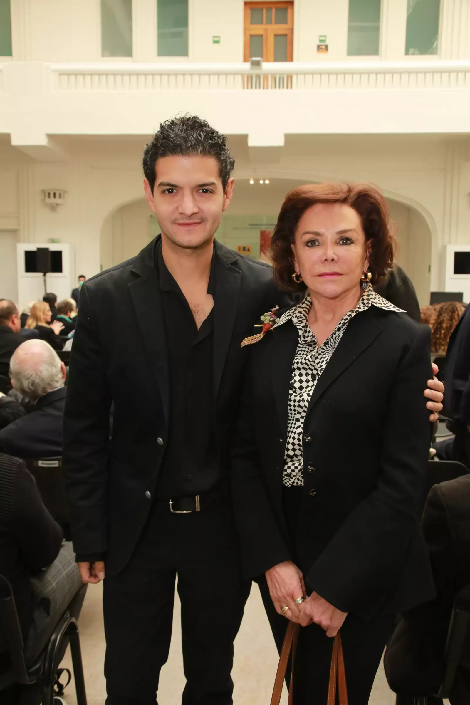 HOMENAJE A MARIE THÉRÈSE HERNAND DE ARANGO