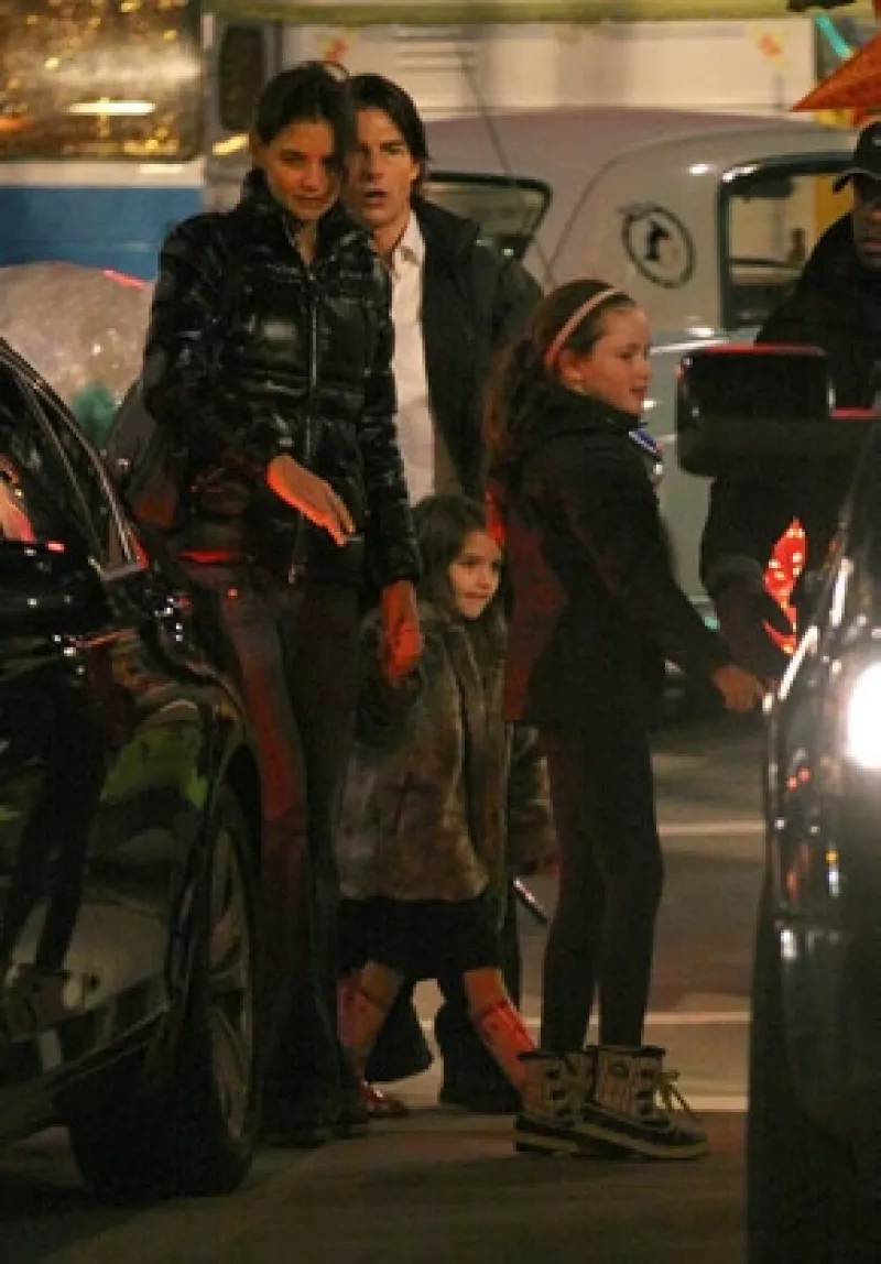 Katie y Suri se trasladaron a Canadá, donde el actor participa en el largometraje de la historia de acción, romance y aventuras.