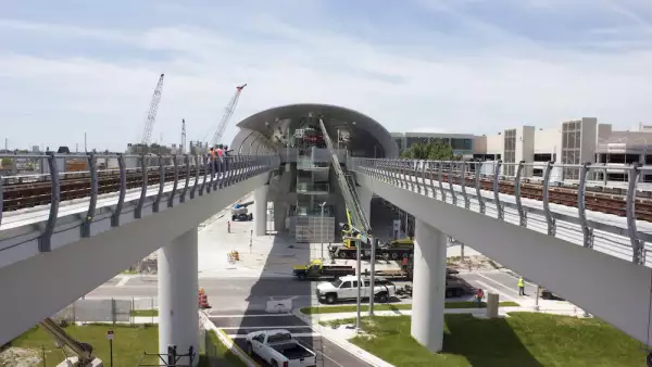 METRO QUE UNE AEROPUERTO DE MIAMI Y CIUDAD BENEFICIAR¡ A MILLONES DE TURISTAS