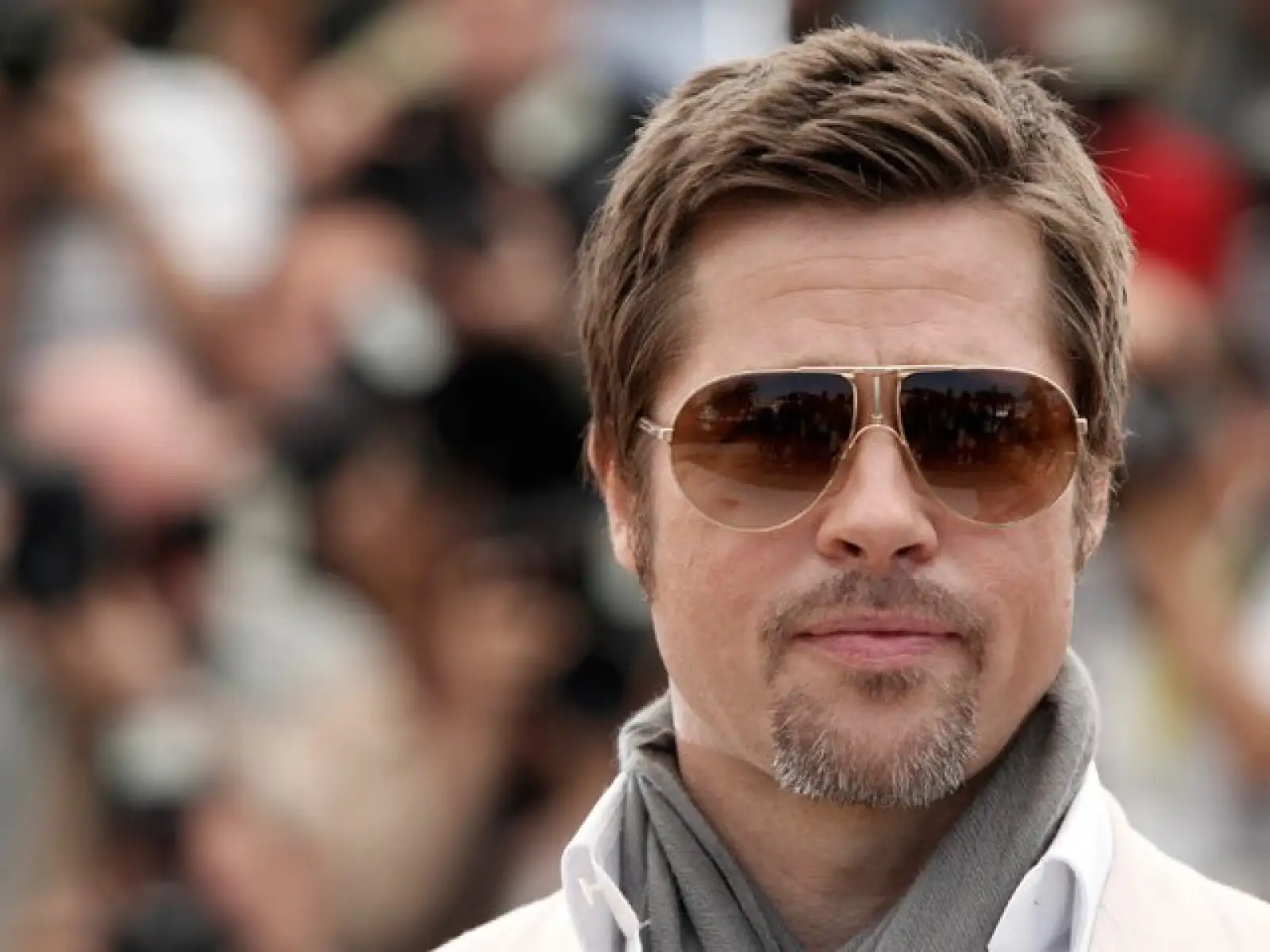 Quien llegó solito, sin Angelina Jolie, fue Brad Pitt, quien estuvo en la presentación de la cinta "Inglourious Basterds".