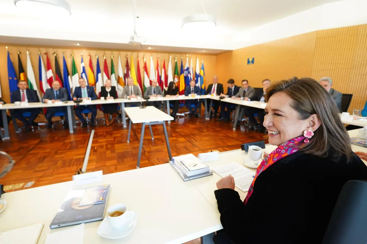 Xóchitl Gálvez con embajadores