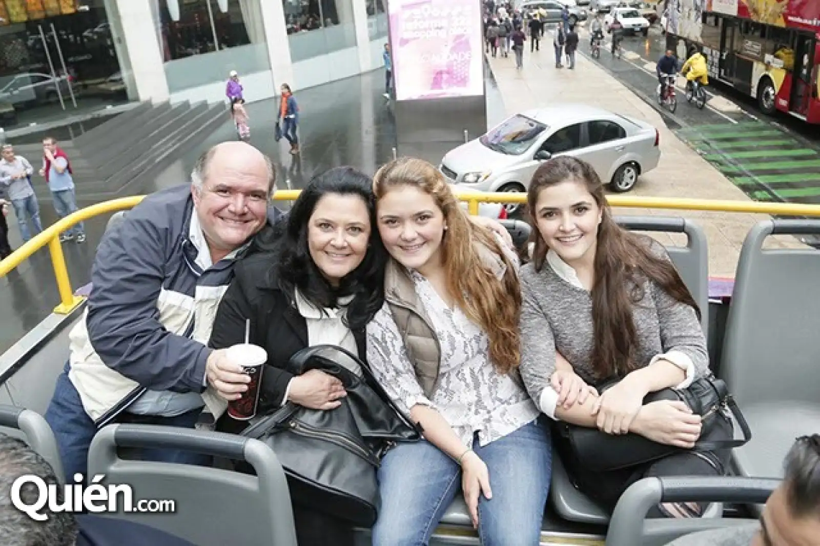 José González,Fernanda Barrios,Sofía y Macarena González
