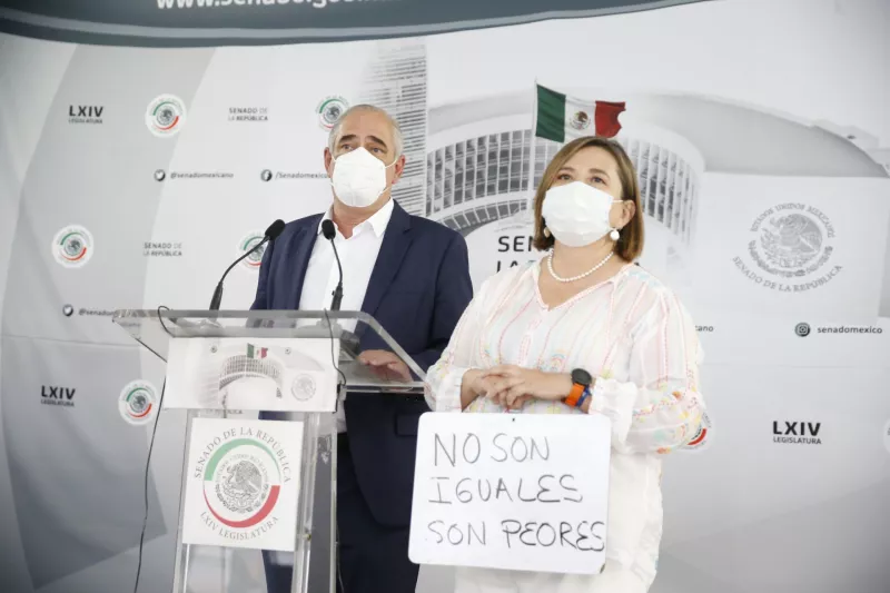 Los senadores Julen Rementeria y Xóchitl Gálvez