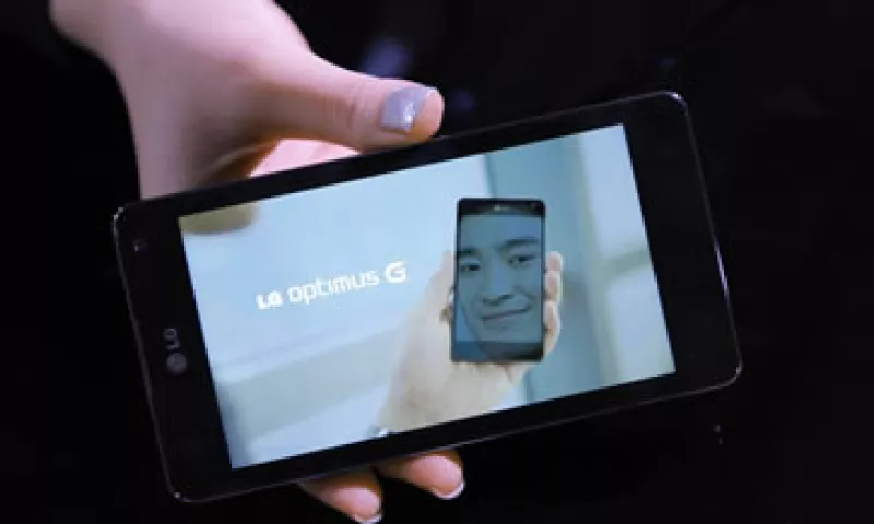 El nuevo teléfono usa el sistema operativo Android y costará unos 900 dólares. (Foto: Reuters)