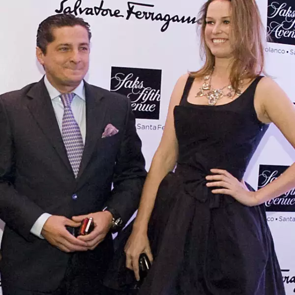 El empresario y la modelo se conocieron hace 10 años, pero ambos tenían pareja. Fue hasta hace poco más de año y medio que comenzaron su relación.