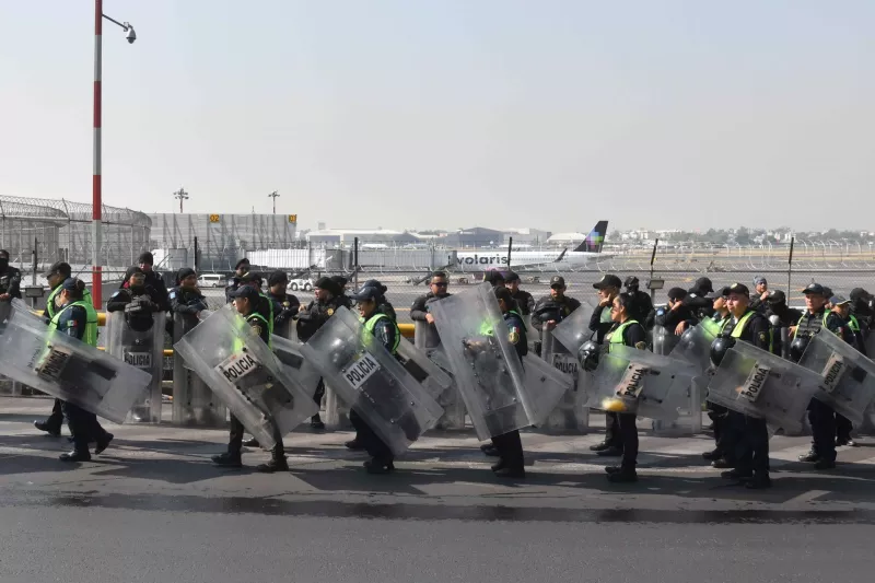 Ante posible bloqueo en el AICM por la CNTE, aerolíneas advierten caos 
