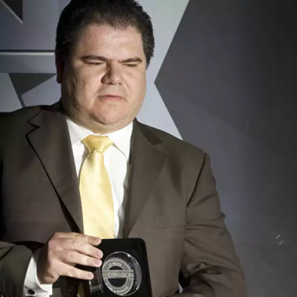 El Secretario de Finanzas del Distrito Federal, Armando López Cárdenas, recibió el premio en representación del portal de su dependencia, el cual ganó en la categoría ‘e-Gobierno’.