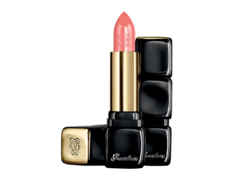 Lipstick Kiss Kiss, tono Rosy Silk, Guerlain, $552; El Palacio de Hierro.