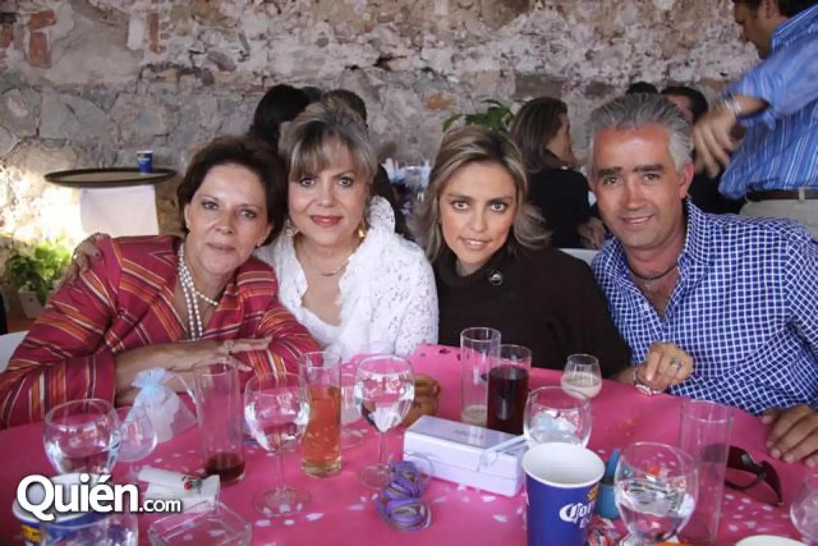 Kity palacios,Isi Yaka,